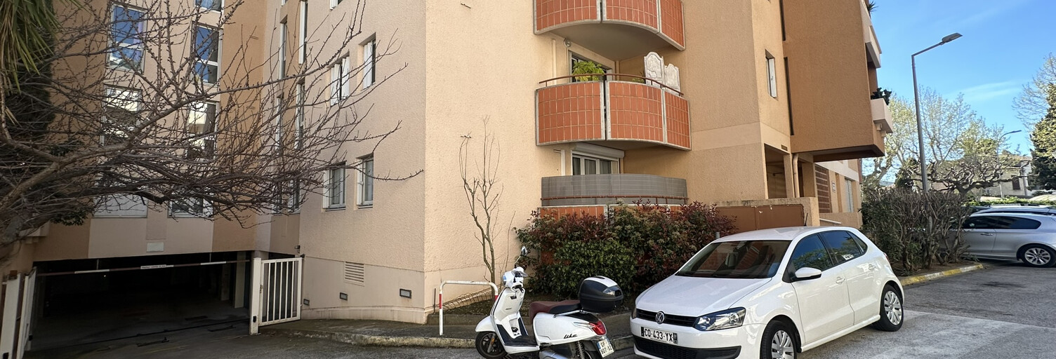 Garage  13 m² à louer à Hyères (83400)