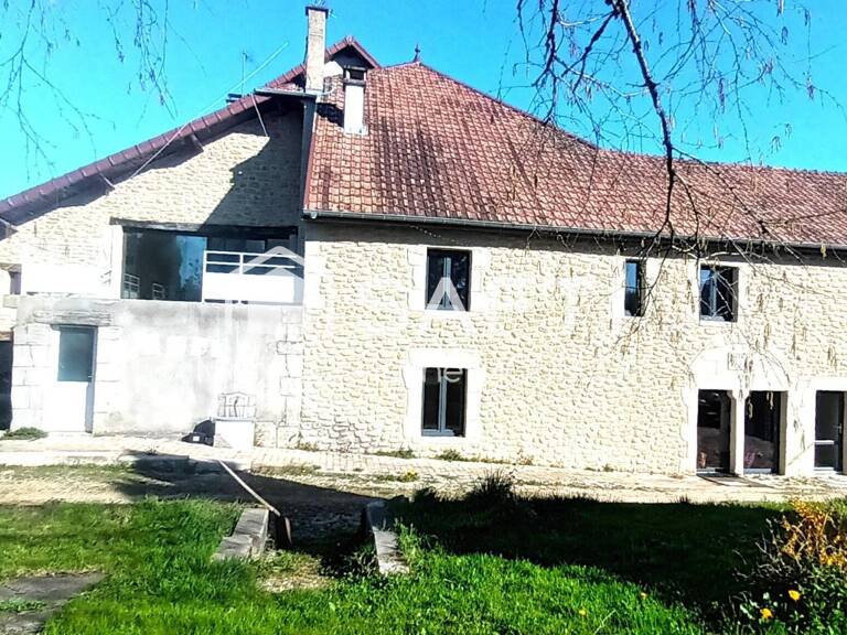 Propriété en pierre avec plusieurs logements et grand et beau terrain clos et arboré — photo 1