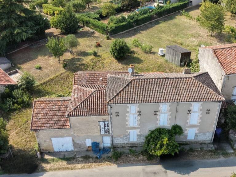 Bien de caractère en pierre — photo 1