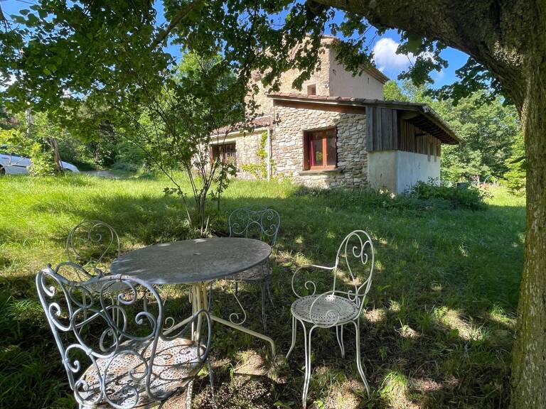 Authentique ferme bio avec eau de source sur 1,3 hectare — photo 1