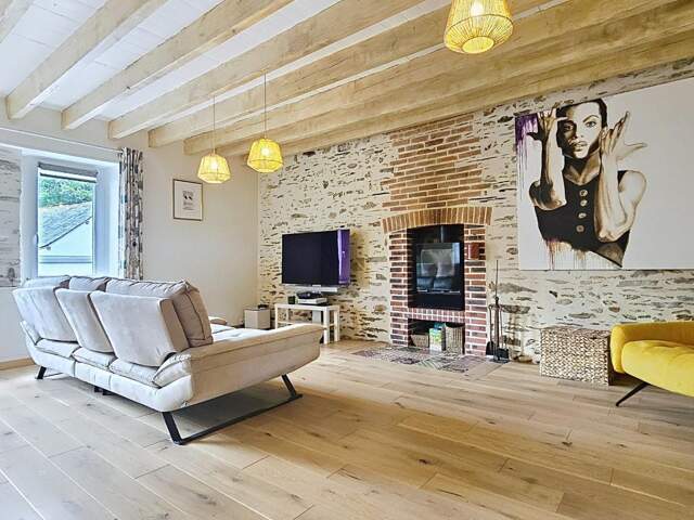 Jolie maison en pierres pleine de charme sans travaux. — photo du bien