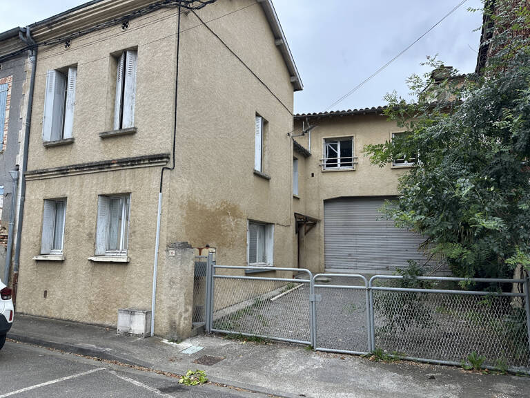 RARE CENTRE VILLAGE — photo 1