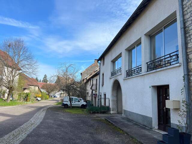 Maison de 112 m2, 3 chambres, garage et terrain. — photo du bien