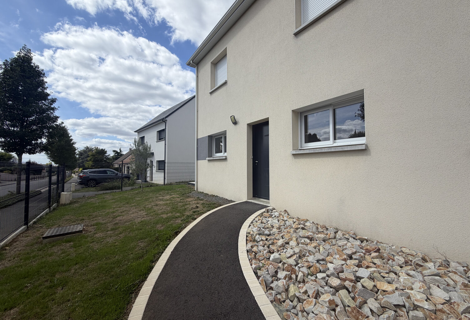 A LOUER SARGÉ-LES-LE-MANS : MAISON 5 CHAMBRES AVEC GARAGE ET — photo 1