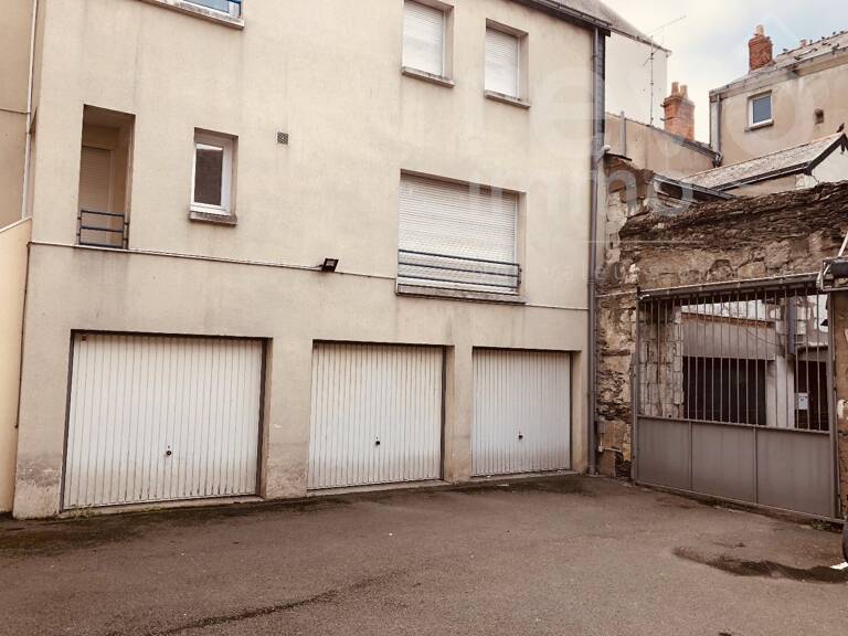 Garage — photo 1