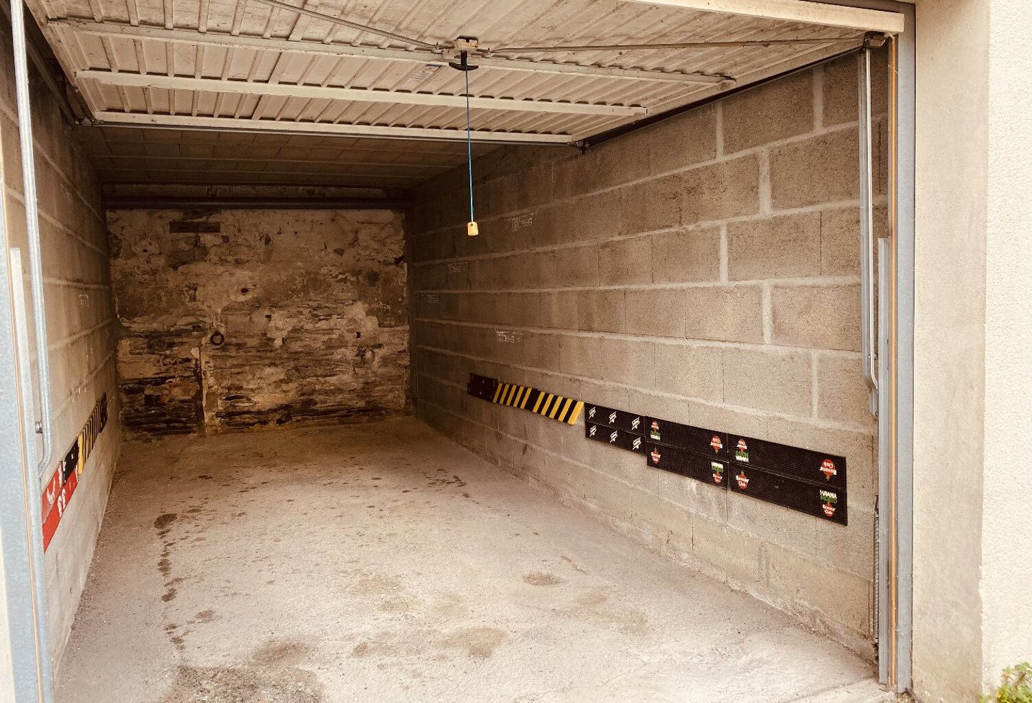 Garage — photo 1