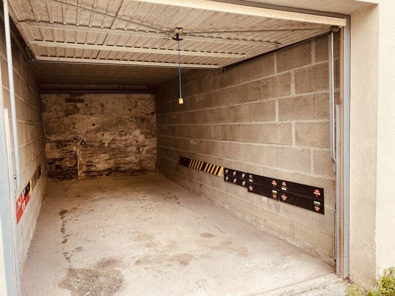 Garage — photo 1