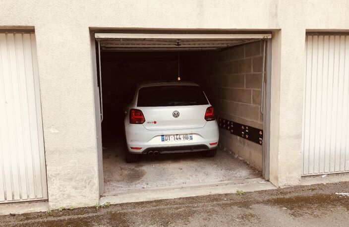 Garage — photo 2