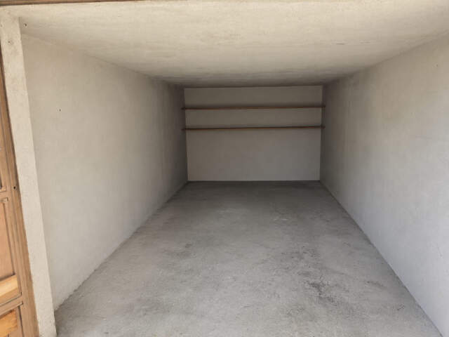 Garage de 13.50m2 dans Résidence Sécurisée — photo du bien