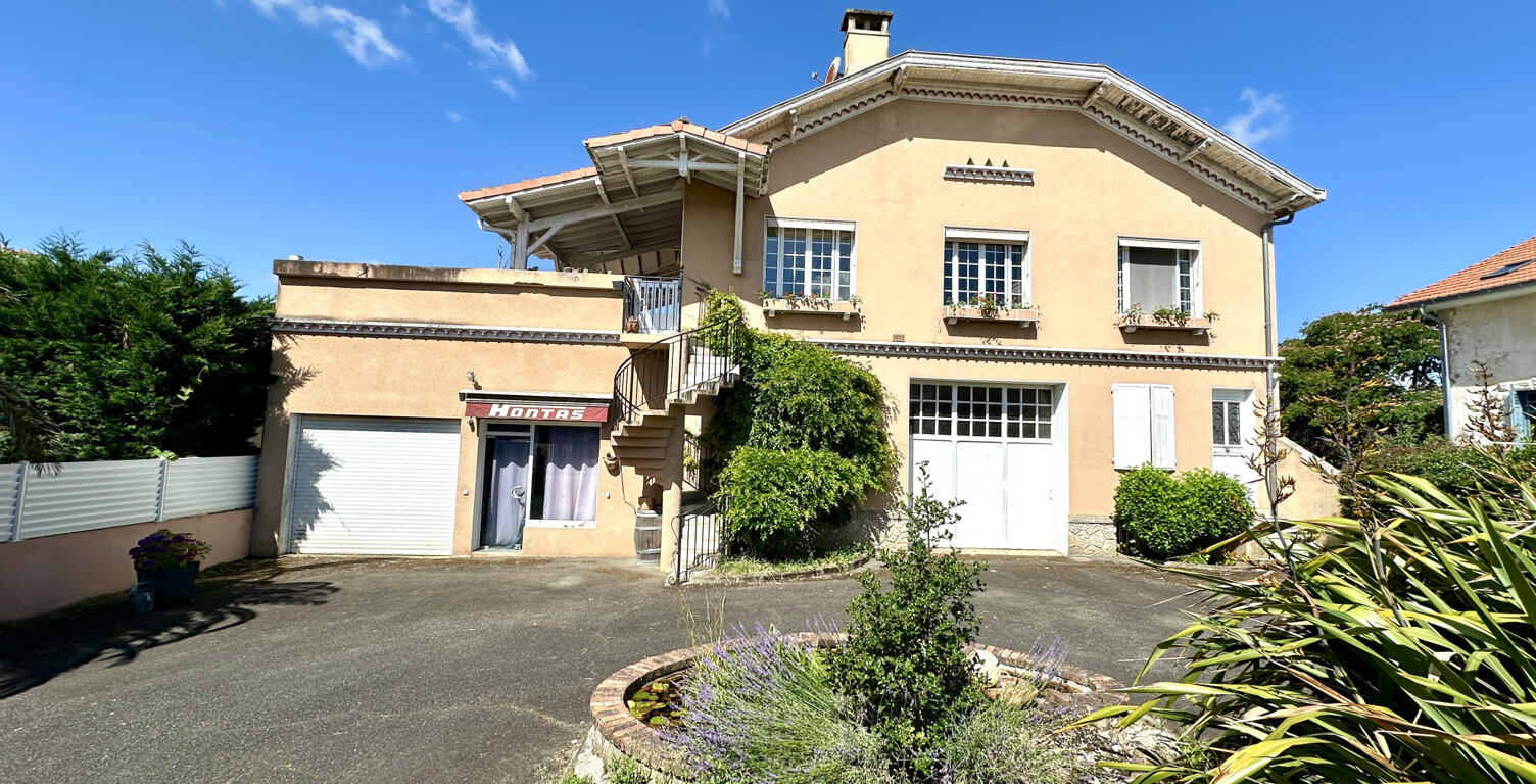 Bien rare au coeur de Sauveterre-de-Béarn : maison familiale — photo 1