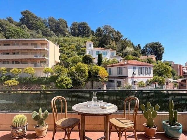 APPARTEMENT + IMMENSE TERRASSE + PARKING GARAGE A MENTON — photo du bien