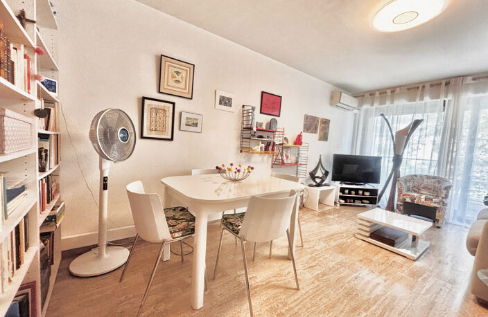 CANNES CENTRE  RARE ! 4433EUR/M2 T2 60M2 EXTÉRIEURS CAVE 6 COU — photo 2