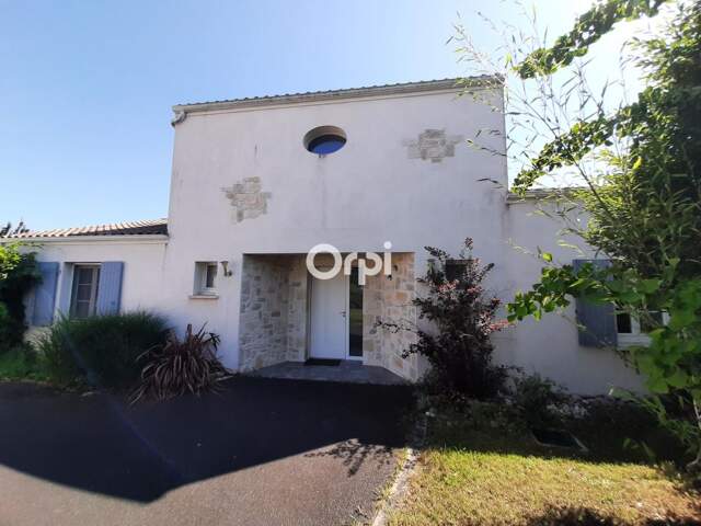 Breuillet – Maison familiale de standing avec piscine — photo du bien