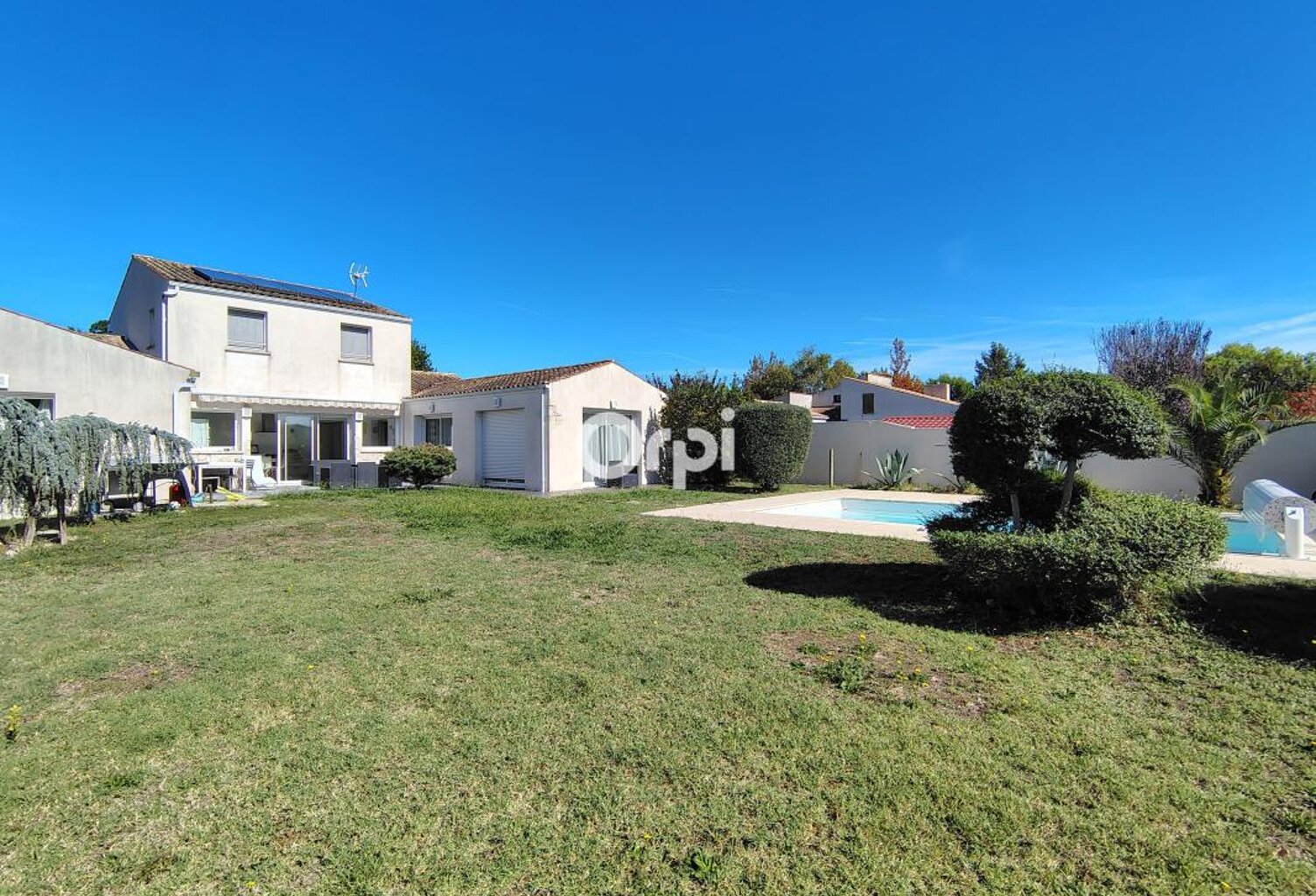 Breuillet – Maison familiale de standing avec piscine — photo 1