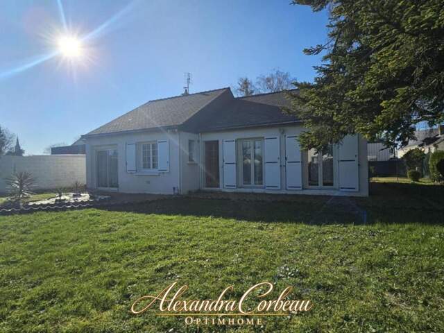 Noyant centre – Plain-pied 3 chambres, jardin sans vis-à-vis et garage de 35 m² — photo du bien