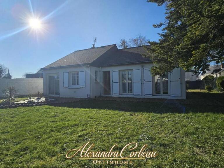 Noyant centre – Plain-pied 3 chambres, jardin sans vis-à-vis et garage de 35 m² — photo 1