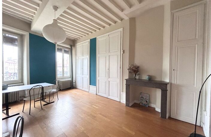 VILLEURBANNE - Appartement de charme T3 de 85 m² – Possibilité T4 – Cachet de l’ancien et faibles charges — photo 2