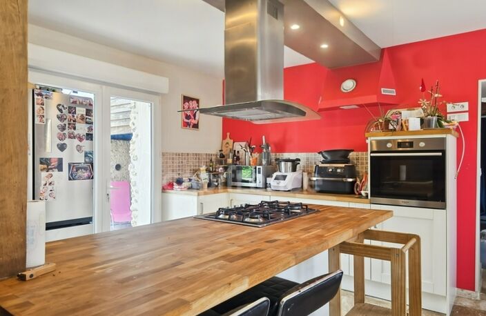 Maison de campagne avec 4 chambres, potentiel d'aménagement et terrain sans vis-à-vis à Tresson — photo 2