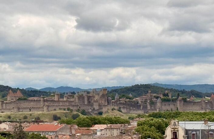 Rare à la vente : Appartement à vendre 4 pièces avec vue d'exception sur la cité de Carcassonne. Prix de vente : 124200€ — photo 2