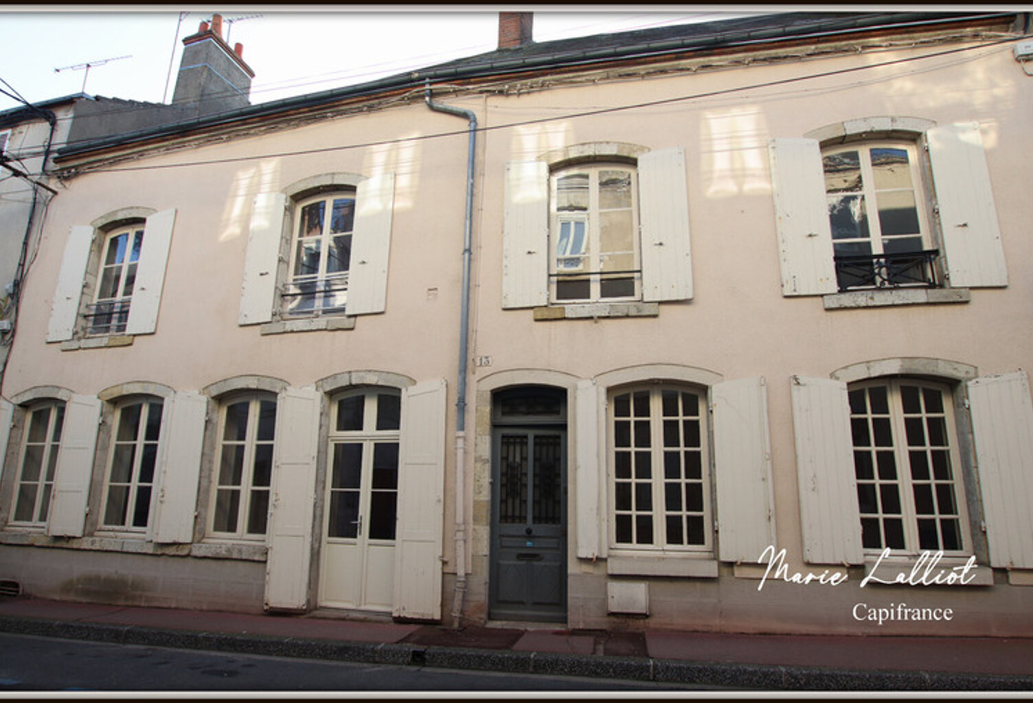 Maison à vendre 9 pièces PITHIVIERS (45), 6 chambres, plain pied, parquet massif, cave, grenier, 2 cours — photo 1