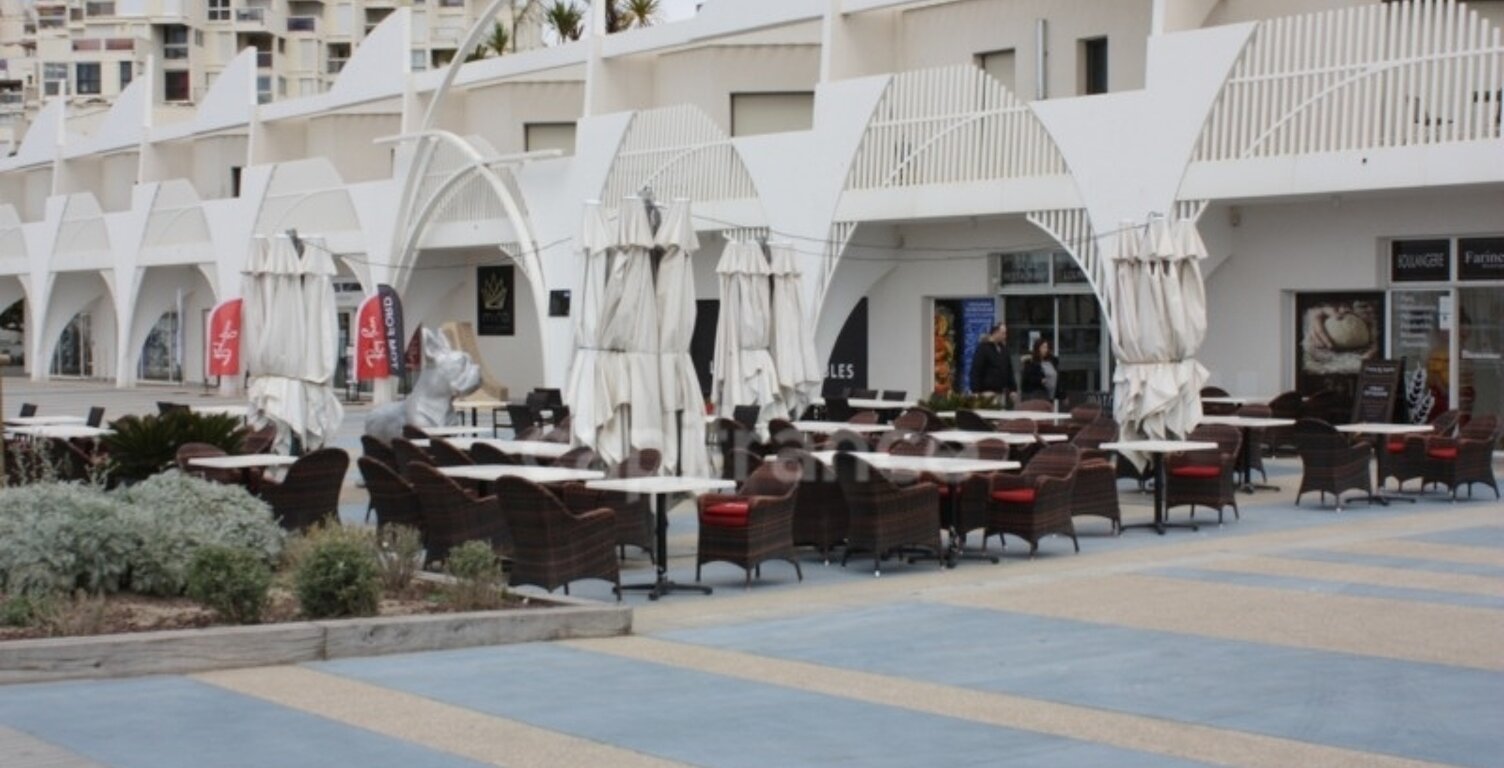 Dpt Hérault (34), à louer LA GRANDE MOTTE Local commercial Front de Mer 249 m² — photo 1