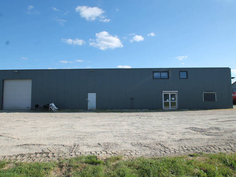 À VENDRE – Bâtiment Professionnel Récent de 550 m² – Damazan (ZAE)- Terrain 3064m² — photo 1