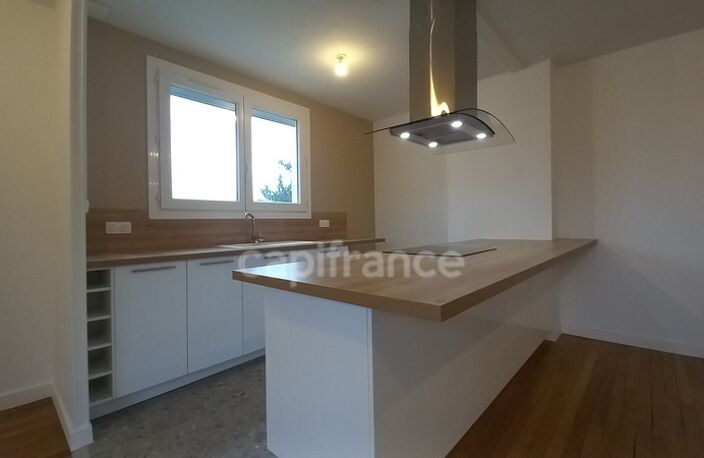Dpt Vienne (86), à vendre POITIERS appartement T3 de 100 m² + garage + parking — photo 2