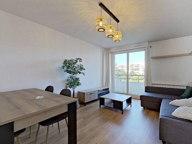 49 Rue Francis de Pressensé Villeurbanne 69100 - T3 Meublé - 1290 €CC — photo 1