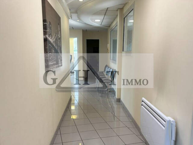 BOUTIQUE A L INVESTISSEMENT 242M² VIGNEUX SUR SEINE — photo du bien