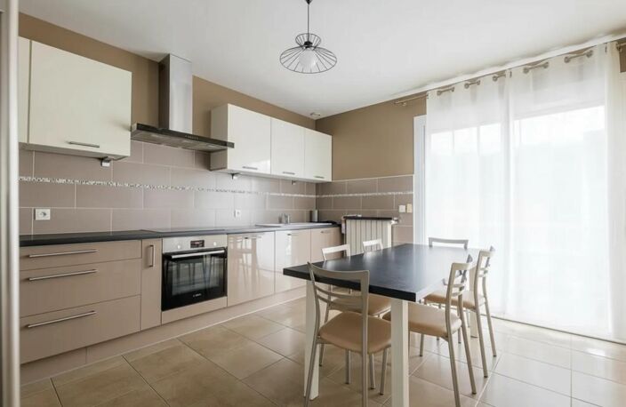 Maison de 9 pièces de 236 m² à Ozoir-la-Ferrière — photo 2