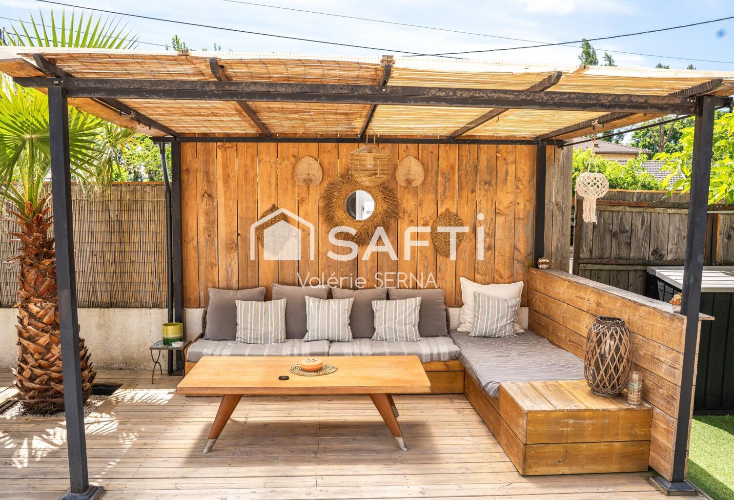 Coup de cœur pour cette maison rénovée avec belle terrasse et garage — photo 1