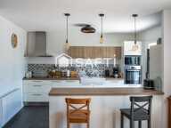 Coup de cœur pour cette maison rénovée avec belle terrasse et garage — photo 4