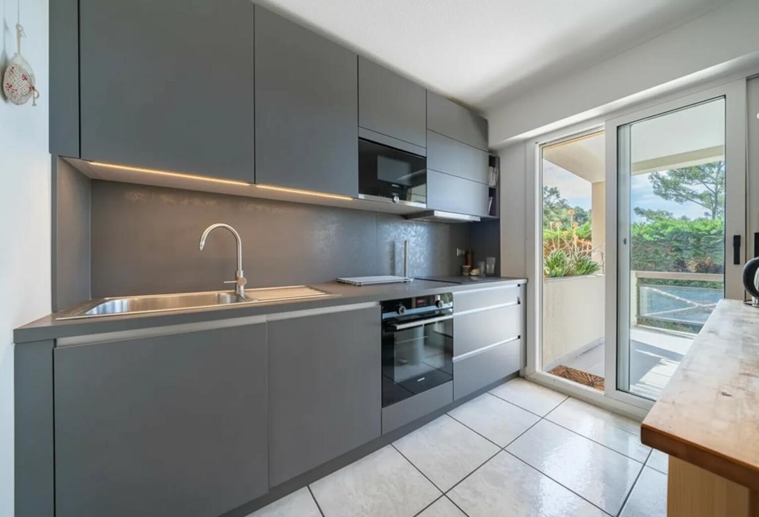 Appartement T3-70m2, Terrasse 38m2, Sud, Cave, Parking, Piscine — photo 1
