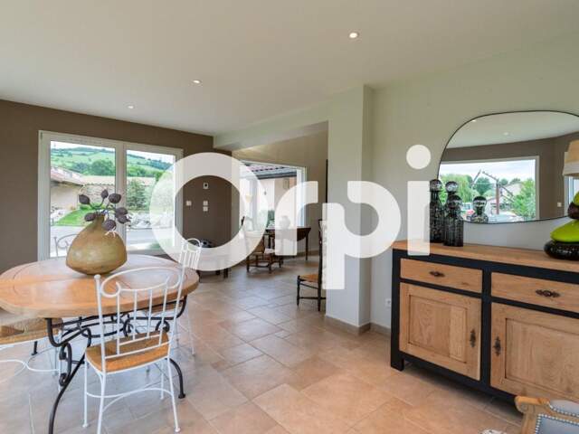 Exclusivité ORPI : Superbe maison avec de belle prestation avec vue sur le Pilat – Secteur calme & prisé — photo du bien