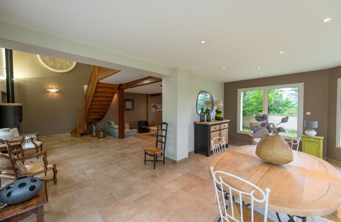 Exclusivité ORPI : Superbe maison avec de belle prestation avec vue sur le Pilat – Secteur calme & prisé — photo 2