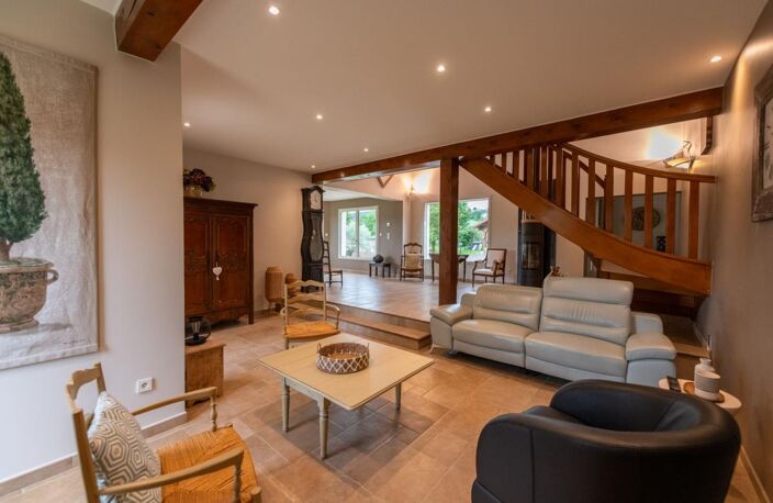 Exclusivité ORPI : Superbe maison avec de belle prestation avec vue sur le Pilat – Secteur calme & prisé — photo 4