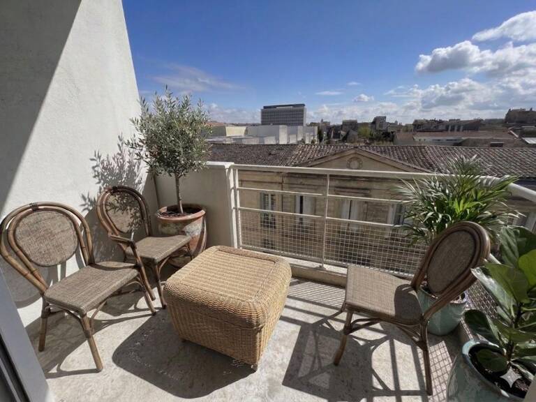 BORDEAUX – T3 avec balcon & possibilité parking – Quartier des Chartrons — photo 1