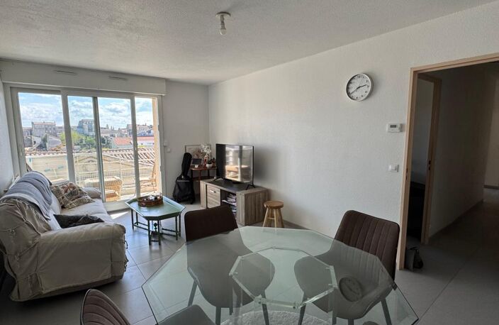 BORDEAUX – T3 avec balcon & possibilité parking – Quartier des Chartrons — photo 2