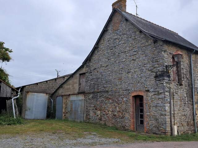 Maison à rénover et ses dépendances — photo du bien