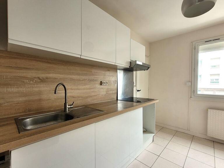 Appartement traversant de 4 pièces principales — photo 1