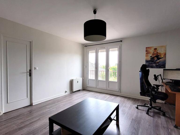 Appartement traversant de 4 pièces principales — photo 1