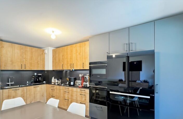 4 Pièces 85 m² • Terrasse Sud-Ouest • Vue Piscine • DPE A • Double Garage — photo 3