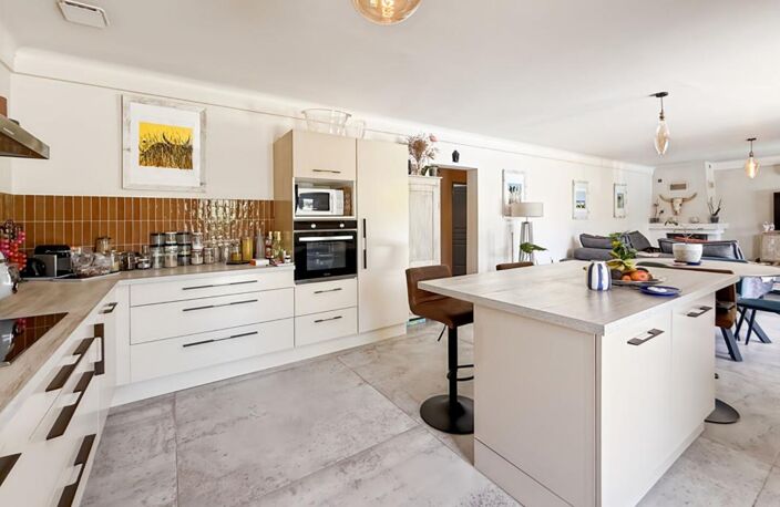 À Vendre maison avec piscine et studio de 25m2 à Mouriès — photo 3
