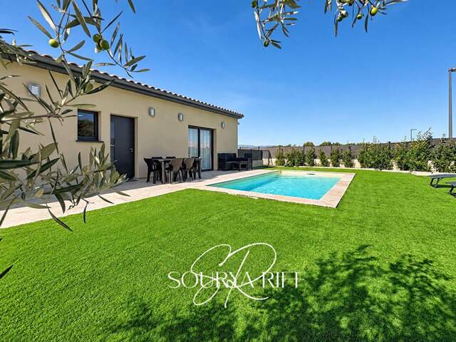 Villa plain-pied avec piscine, garage et sous-sol — photo du bien