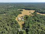 Chartreuse au coeur de 40 hectares, avec dépendances — photo 2