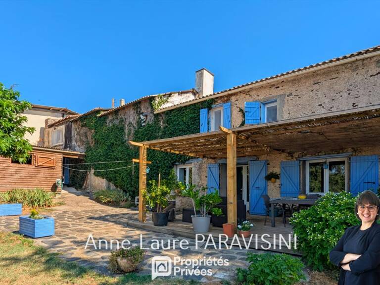 Maison, gîte indépendant et écuries sur 12 000 m² avec vue panoramique — photo 1