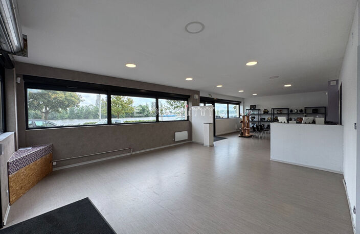 LOCAL COMMERCIAL - HYPER CENTRE DUCLAIR - 105.08 m² — photo 4