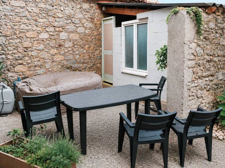 GRANDE MAISON DE VILLAGE AVEC GRAND GARAGE, STUDIO ET COUR — photo 1