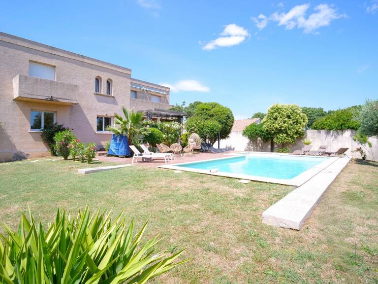 Villa — photo 1