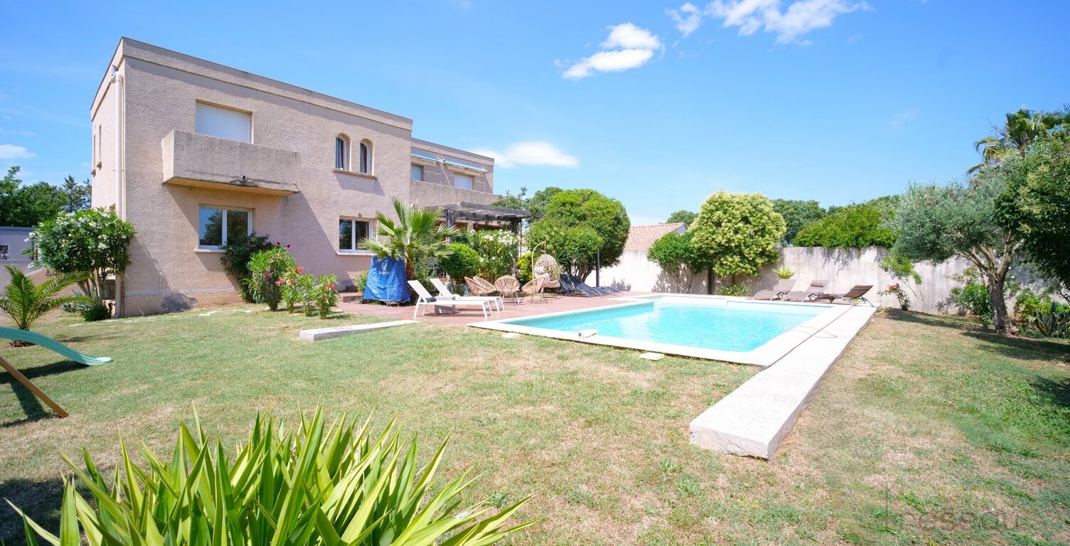 Villa — photo 1